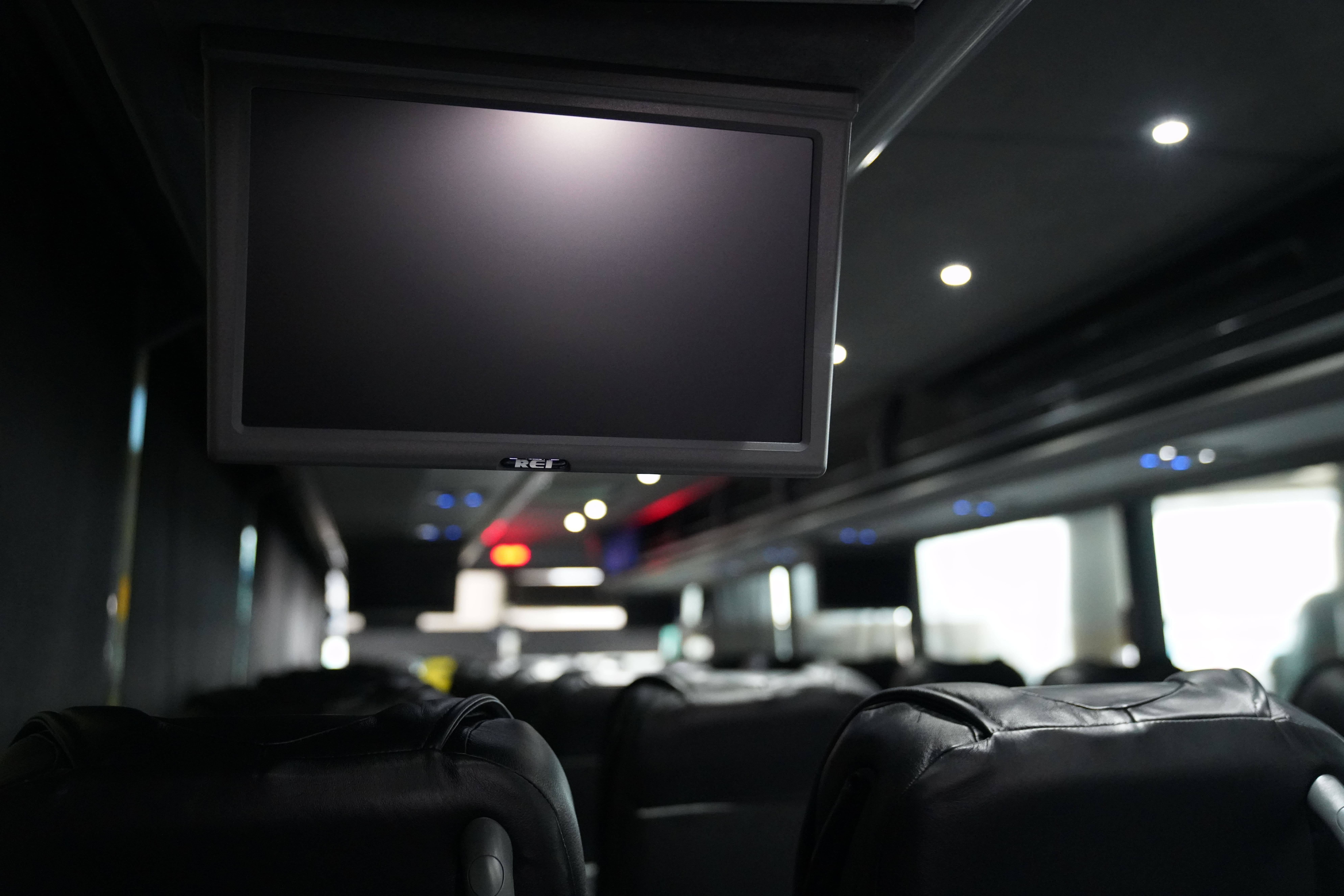 5 Reasons Why You Should Travel with a Luxury Bus Service
