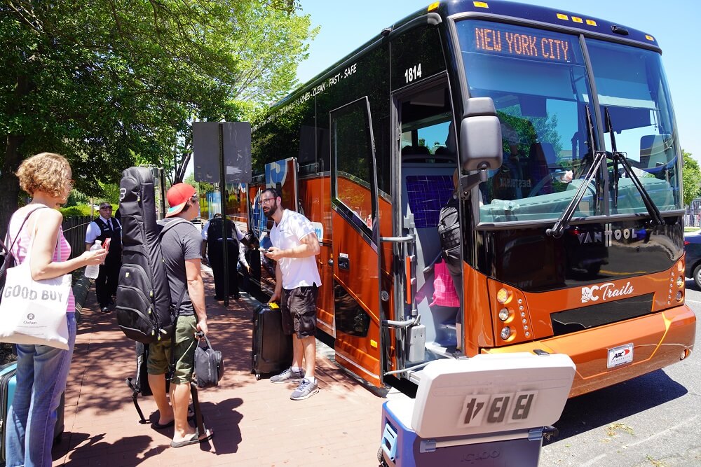 Thanksgiving Travel Made Easy: Why Taking the Bus Beats Driving This Holiday Season